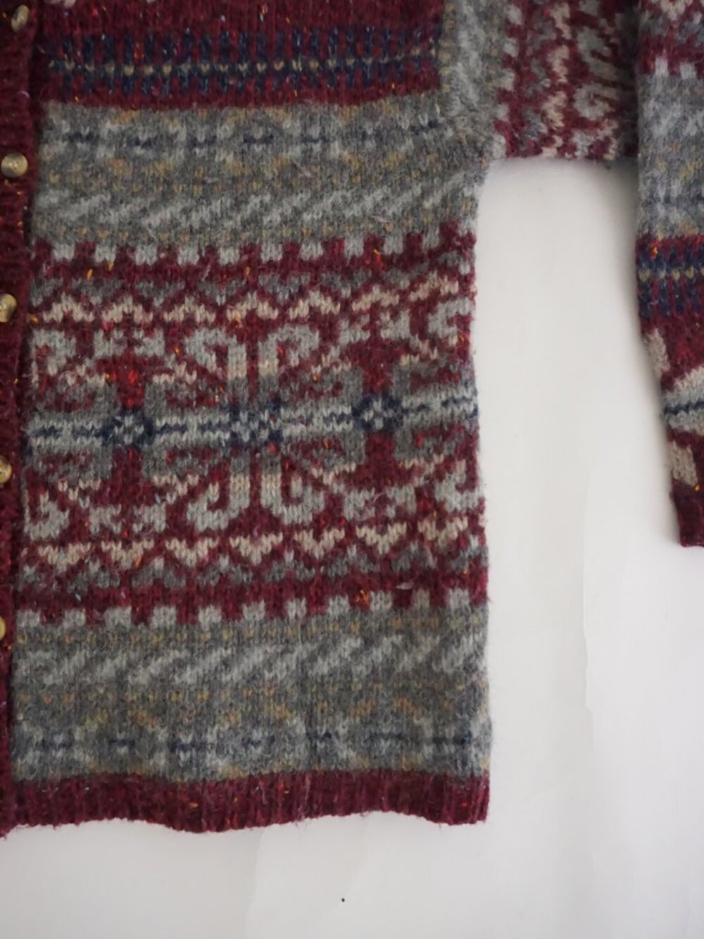 Vintage American Eagle Outfitters Burgundy Fair Isle Snowflake Wool Cardigan L - Picture 5 of 9